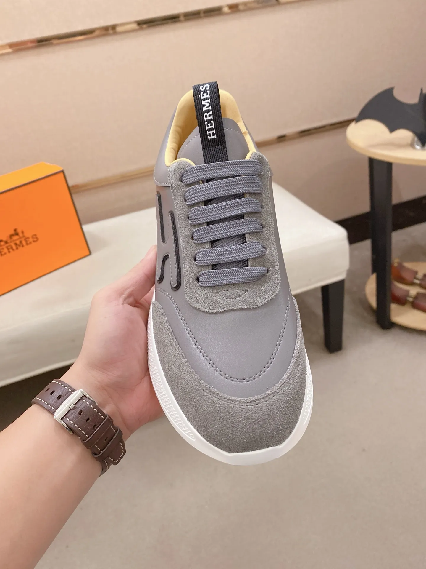 Men's clothing and shoes💰: 480💰《HERMES》【Classic original order·Version】Hermès; top 🔝purchasing agent🔍🔍men's latest 🇺🇸 counter sales simultaneously, imported from Italy original ▲▲cowhide ▲▲ (high-end, nobility, class) ) Exquisite workmanship (Italian 🇮🇹 imported water-dyed 🐂 cowhide lining) sole: original sole provided by the original factory, ⚠️exclusive double-layer activity·TPR·rubber·combined molded outsole; super comfortable·wear-resistant·non-slip·environmental protection The real thing is more beautiful if you take the real thing (high quality, follow the order). You can enter and exit the counter at will * Number of yards: 38-44 (45 can be customized and cannot be returned or exchanged)